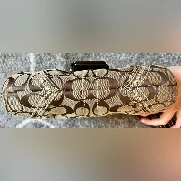 Coach Vintage CC Signature canvas and leather shoulder bag - Picture 4 of 16